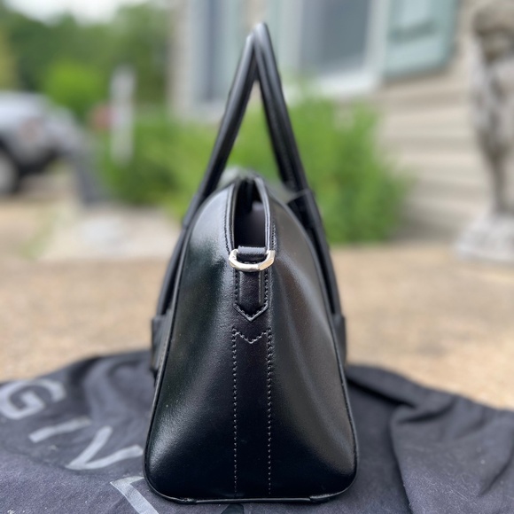 Givenchy - Picture 3 of 3